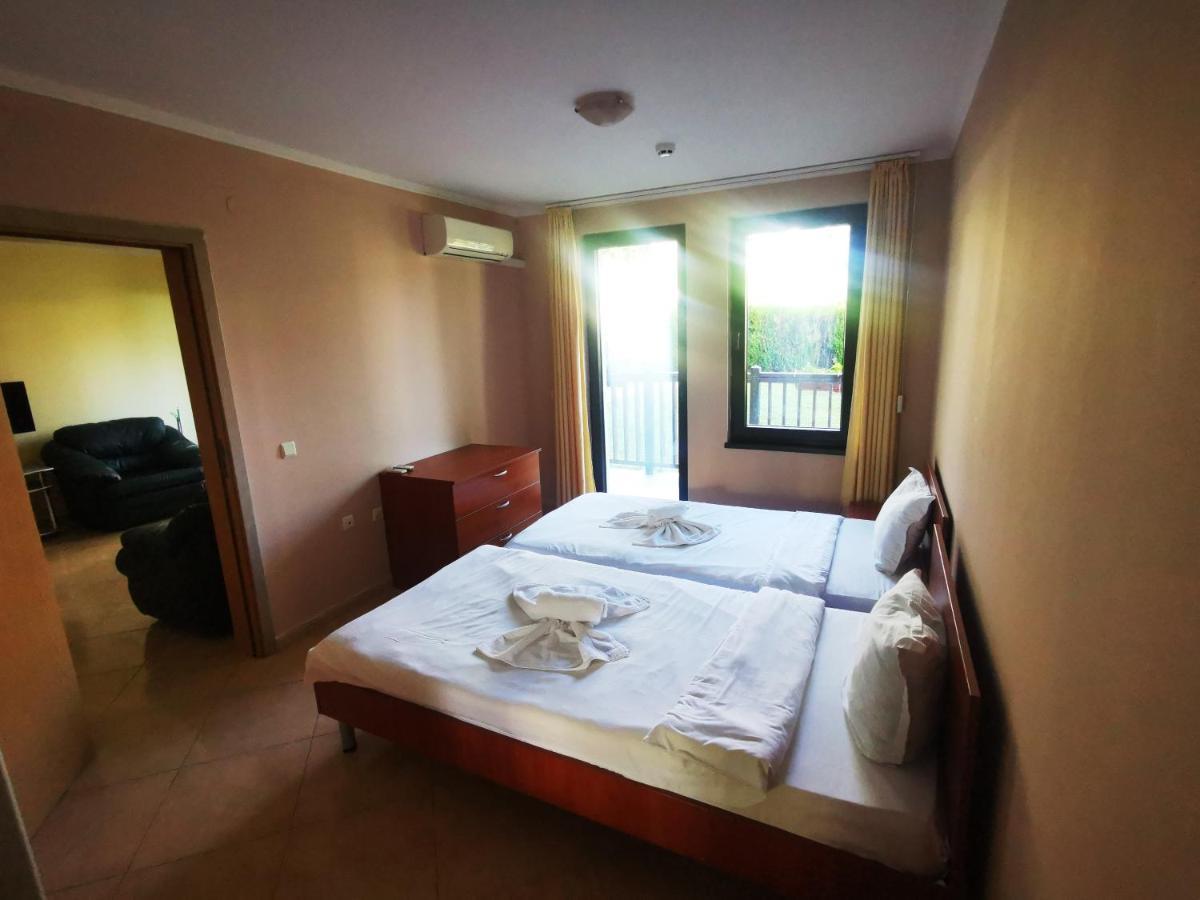 Marina Delfin Apartments - Top Location & Pet Friendly Sveti Vlas Exteriör bild