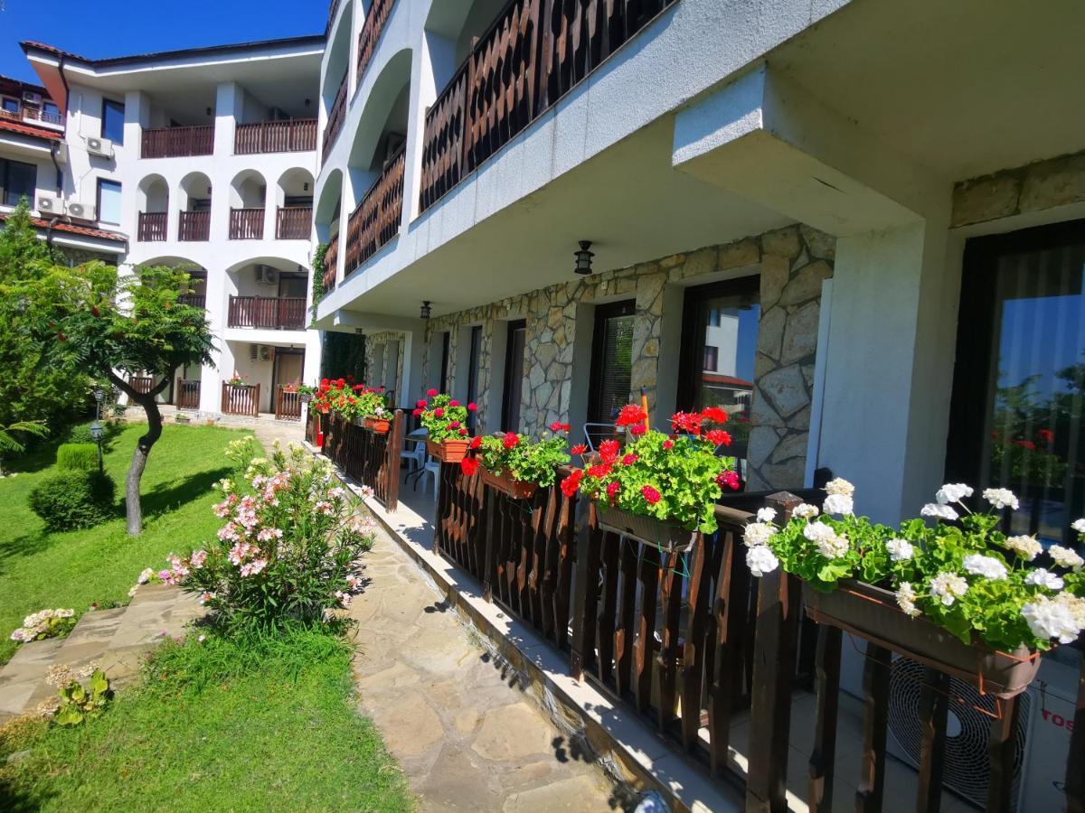 Marina Delfin Apartments - Top Location & Pet Friendly Sveti Vlas Exteriör bild