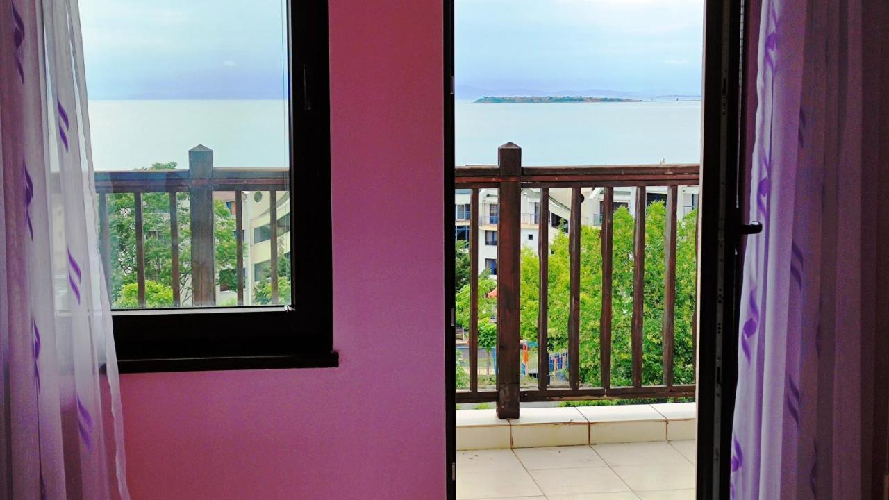 Marina Delfin Apartments - Top Location & Pet Friendly Sveti Vlas Exteriör bild