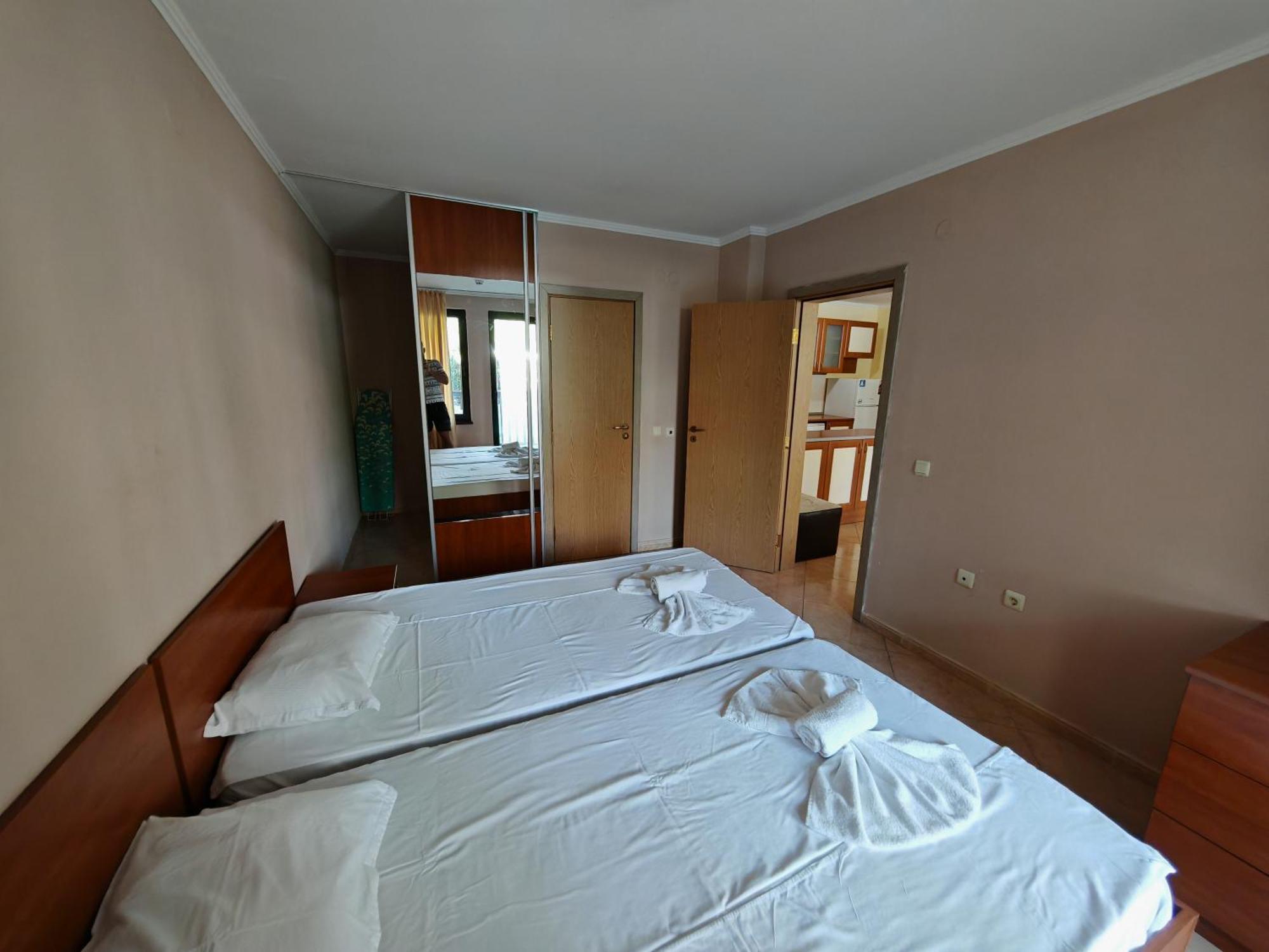Marina Delfin Apartments - Top Location & Pet Friendly Sveti Vlas Exteriör bild