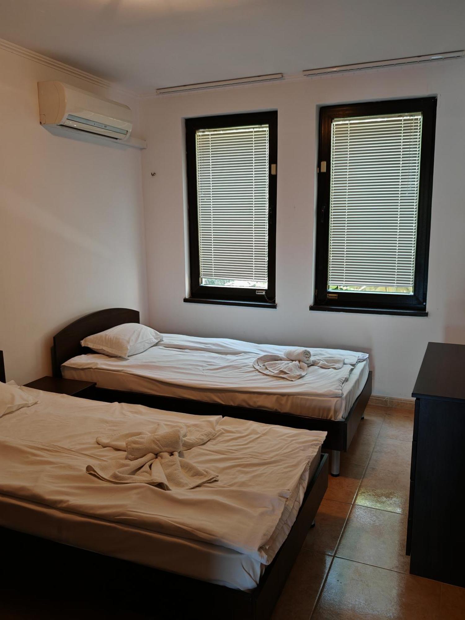 Marina Delfin Apartments - Top Location & Pet Friendly Sveti Vlas Exteriör bild