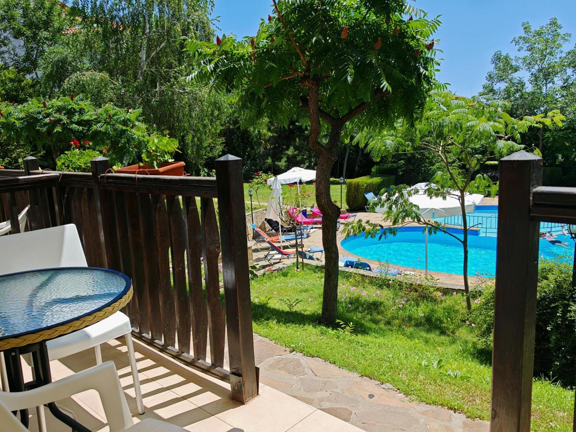 Marina Delfin Apartments - Top Location & Pet Friendly Sveti Vlas Exteriör bild